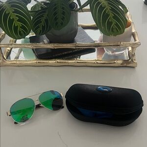 Costa Del Mar Green Lens Aviator Sunglasses with Case